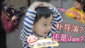 湘江边偶遇何炅,快50岁的何老师还是那么年轻?